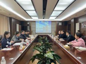 洛阳市商务局局长吕宗乐一行莅临AK手机入口调研指导工作